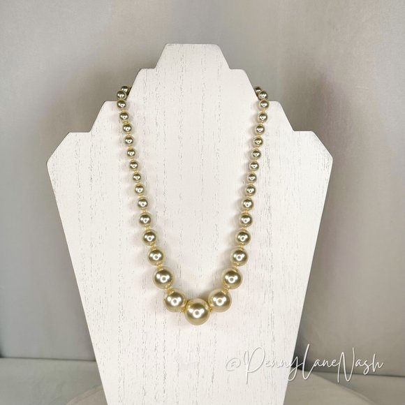 Vintage Jewelry - Vintage Off White Pearl Graduated Necklace